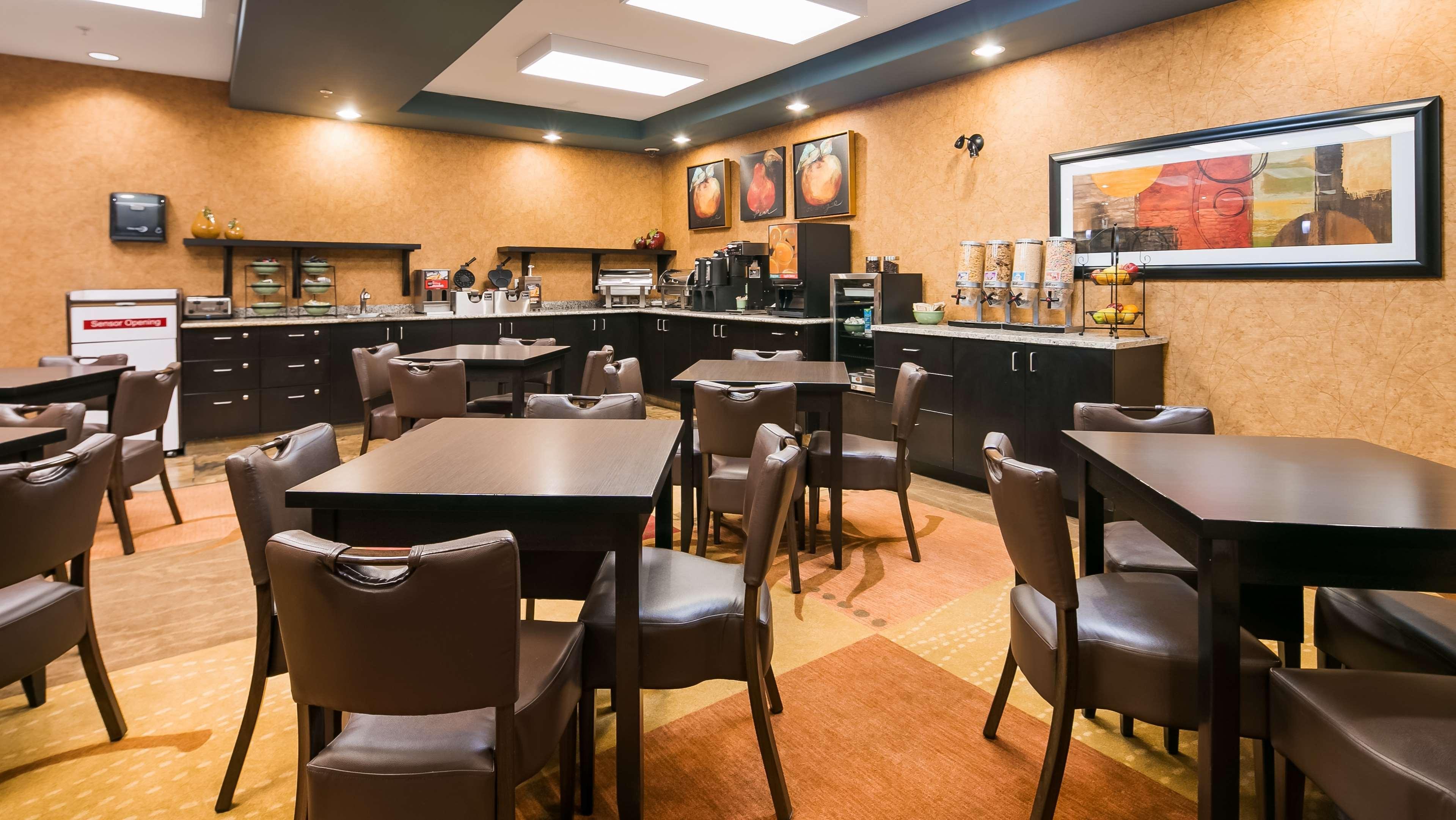 Best Western Wainwright Inn & Suites Exterior photo